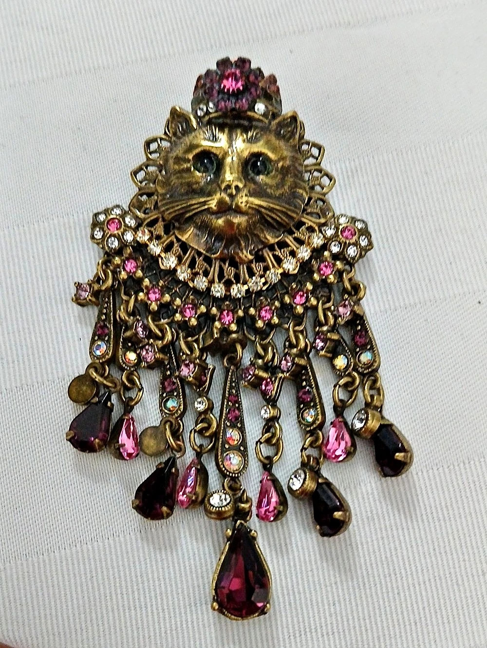 Sweet Romance Cat brooch Gold & Pink Jeweled Brooch